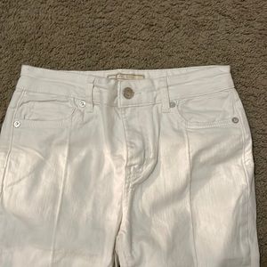 White skinny jeans